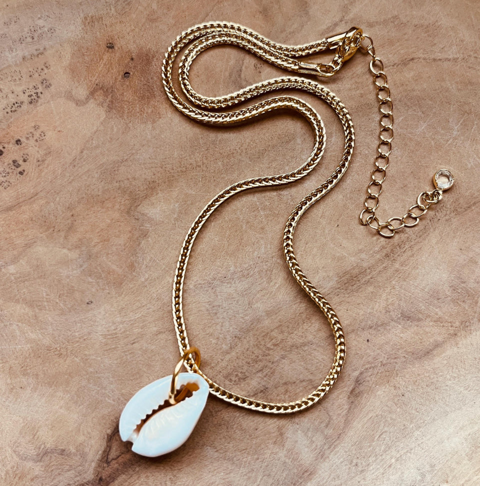 Gold Cowrie Choker Shell Necklace, Beachy Boho Pendant, Coastal Jewelry, Minimalist Ocean Gift, Gold Chain, Seashells, Beach Life, Pendant