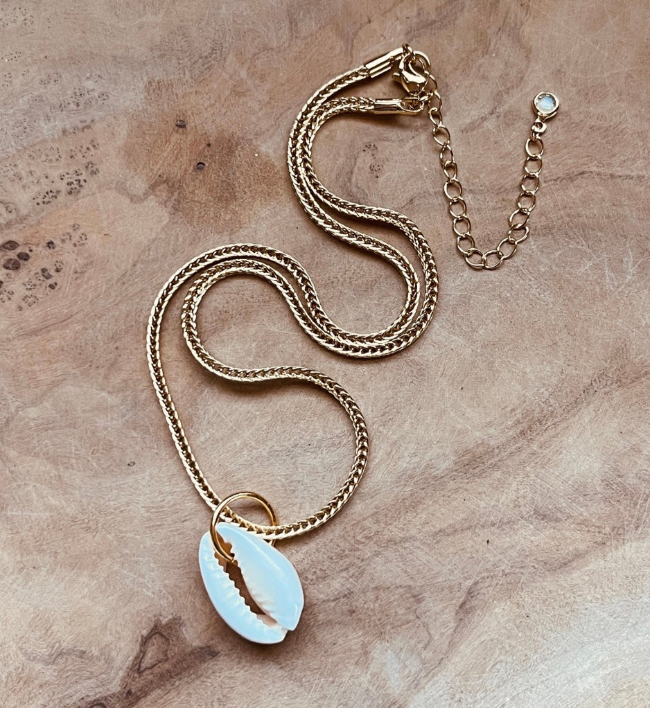 Gold Cowrie Choker Shell Necklace, Beachy Boho Pendant, Coastal Jewelry, Minimalist Ocean Gift, Gold Chain, Seashells, Beach Life, Pendant