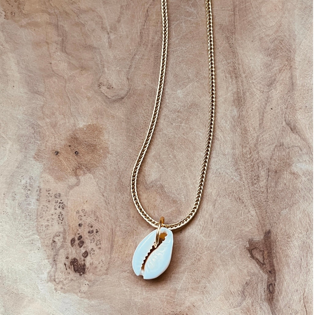 Gold Cowrie Choker Shell Necklace, Beachy Boho Pendant, Coastal Jewelry, Minimalist Ocean Gift, Gold Chain, Seashells, Beach Life, Pendant