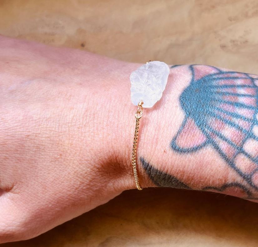 Adjustable Moonstone Bracelet – Dainty Gold Chain with Genuine Raw Moonstone, Minimalist Jewelry, Gift for Her